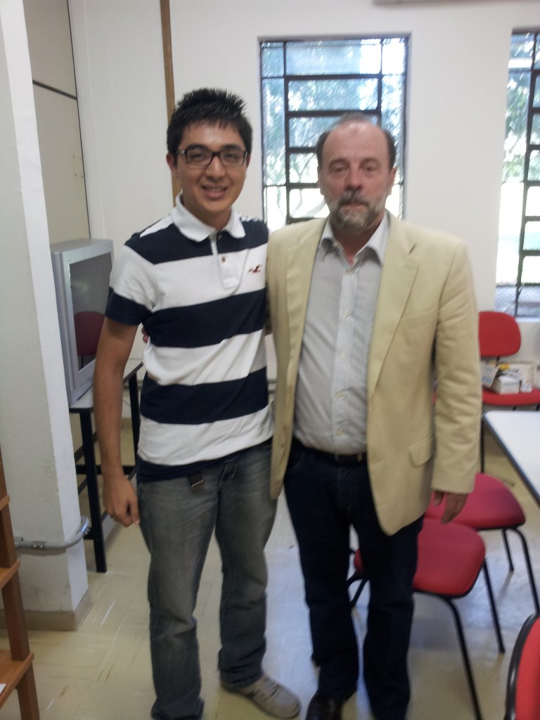 André Sato e Prof. Dr. Eduardo Guimarães, na Jornada de Políticas Linguísticas de 2013