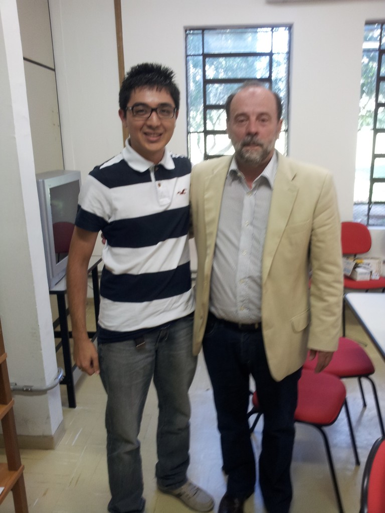 André Sato e Prof. Dr. Eduardo Guimarães, na Jornada de Políticas Linguísticas de 2013