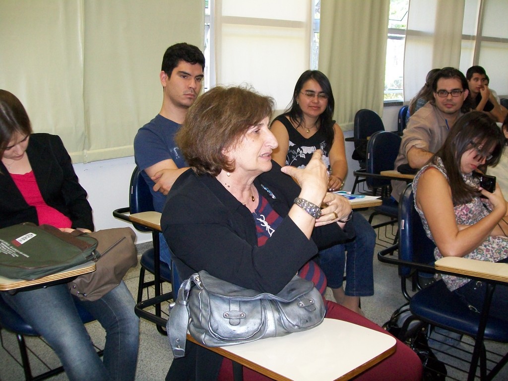 Eni Orlandi, debatendo na Jornada de Políticas Linguísticas de 2012